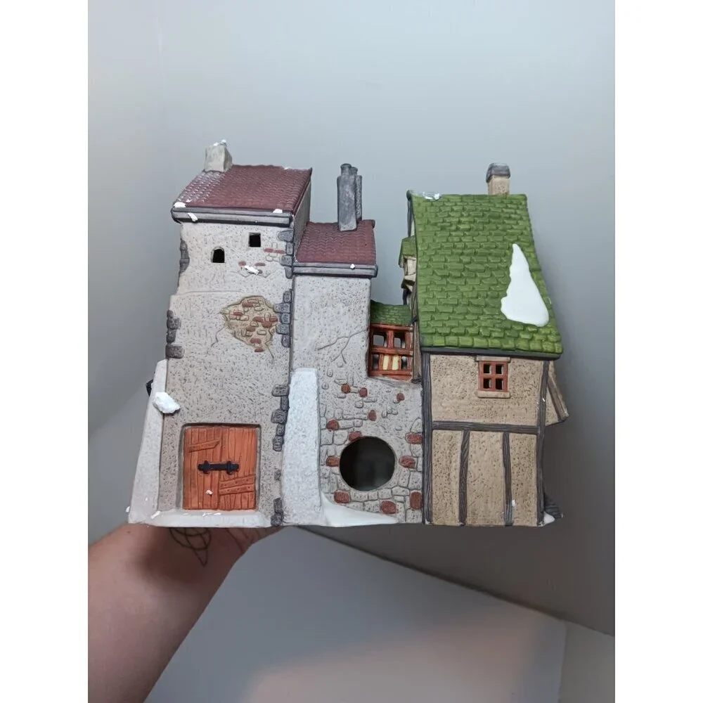 Dept 56 Dickens Village Series Collection Oliver Twist Fagin's Hide-a-way 5552-2